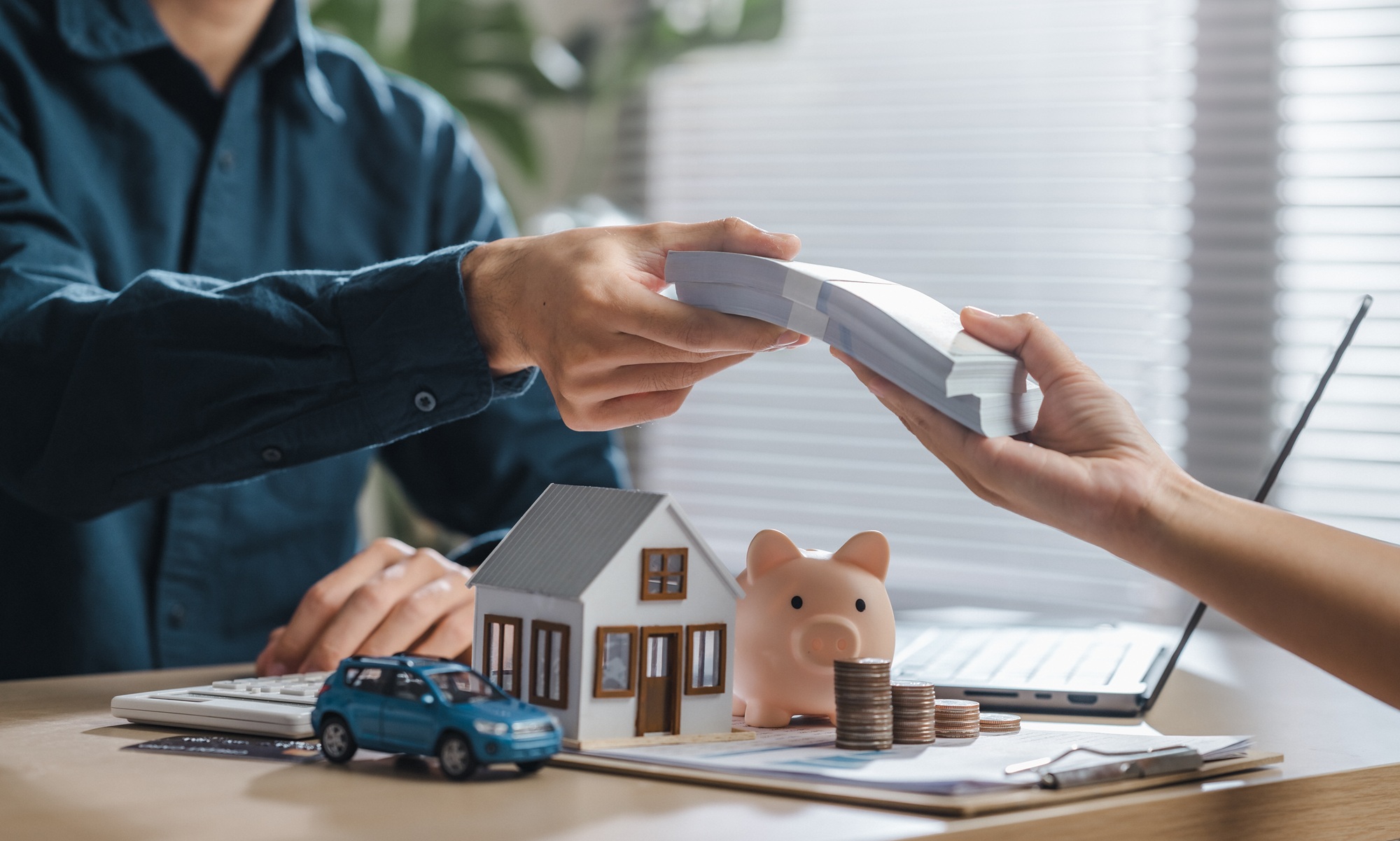 How Selling Directly to a Cash House Buyer Can Reduce Risk in Uncertain Housing Markets