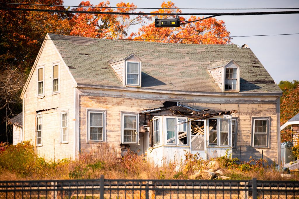What to Do With a House Full of Unwanted Furniture, Junk, or Personal Belongings Before Selling